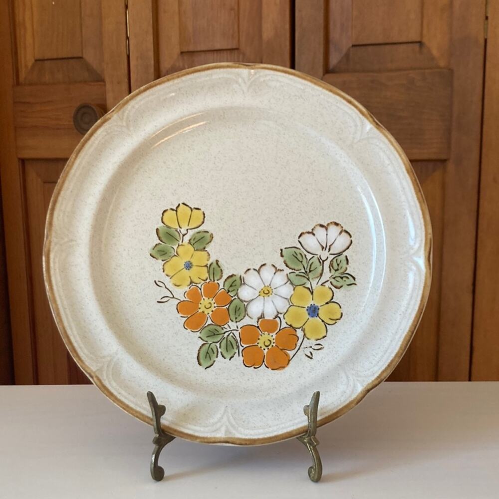Vintage Hearthside Baroque “Spring Garden” Dinner Plate, 1